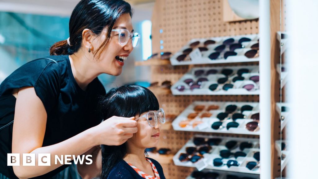 ‘Autofocus’ specs promise sharp vision, near or far