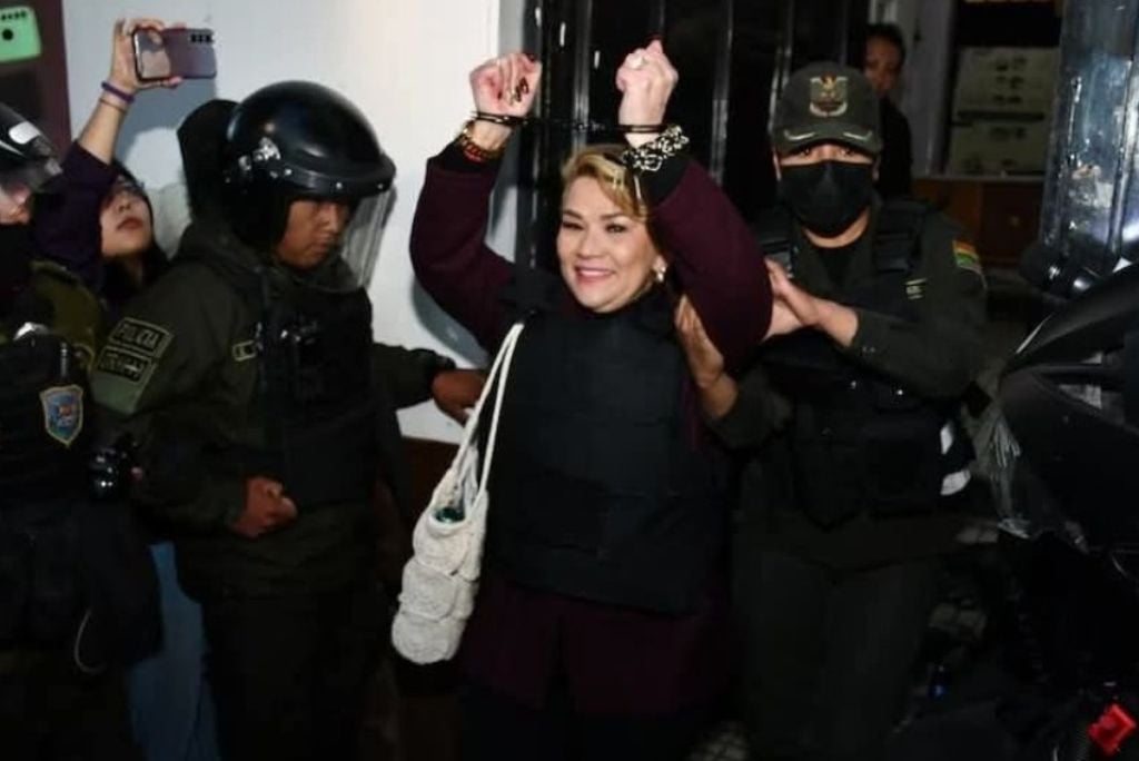 A Bolivian Court releases former interim president Jeanine Áñez in the Senkata case and refers the process to the Legislative Assembly.