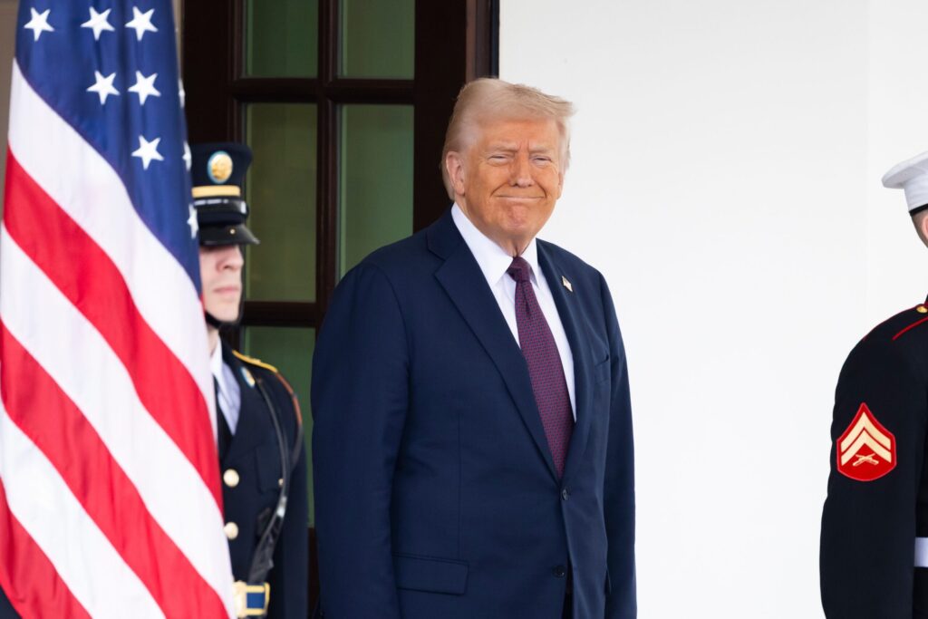 Trump Signs Order Cracking Down on Crime, Homeless Encampments in DC