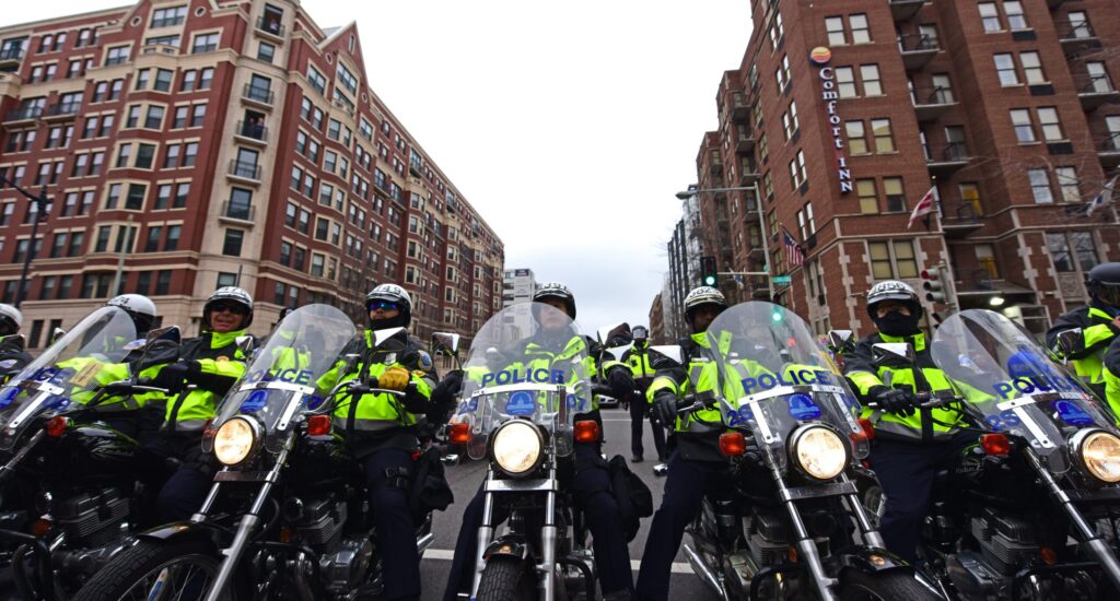 Trump Visits Police, National Guard in DC, Thanks Officers