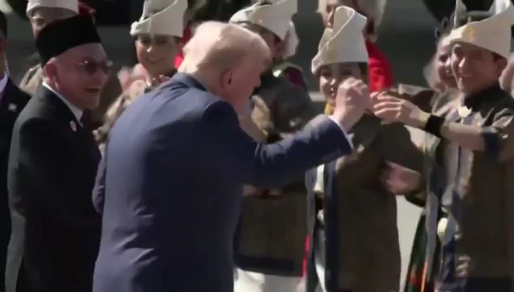 EPIC: President Trump Does ‘Trump Dance’ at Kuala Lumpur Red Carpet Welcome Ceremony (Video) | The Gateway Pundit