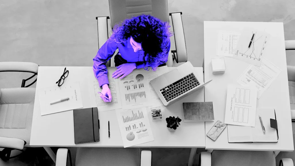 In the face of a lousy job market, many Gen Zers are taking the leap into solopreneurship