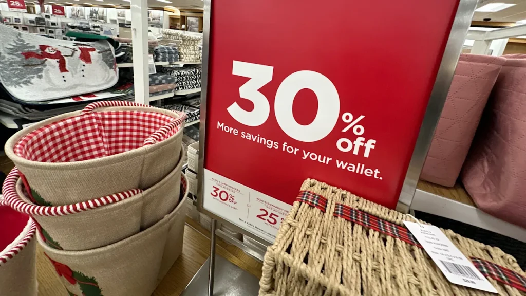 Holiday shoppers: Try these smart money-saving tips this holiday season
