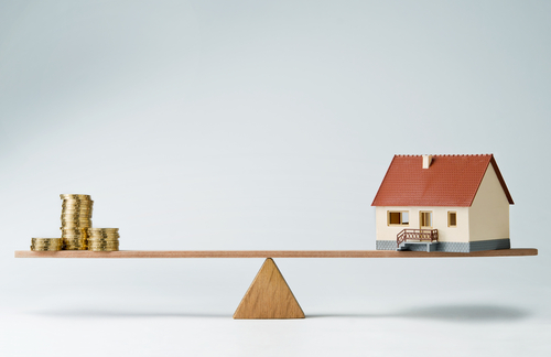 US Home Buyers Shift From Luxury To Practicality
