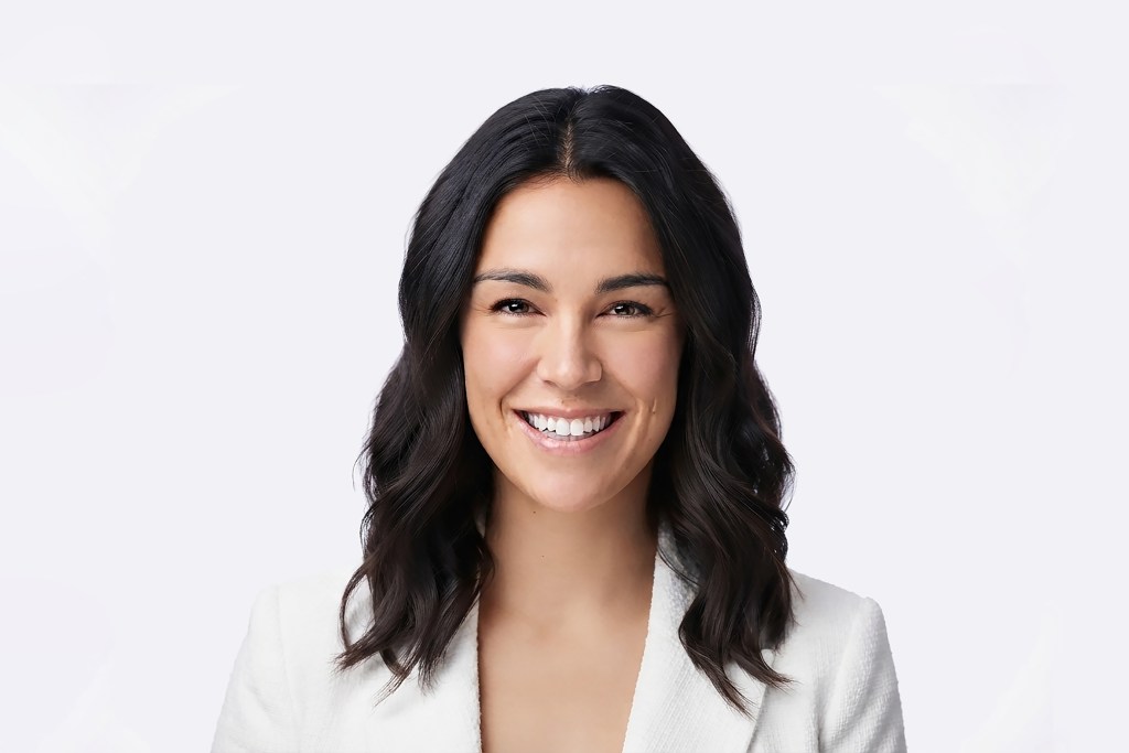 My LinkedIn Ghostwriting Side Hustle Makes $9K to $12K a Month