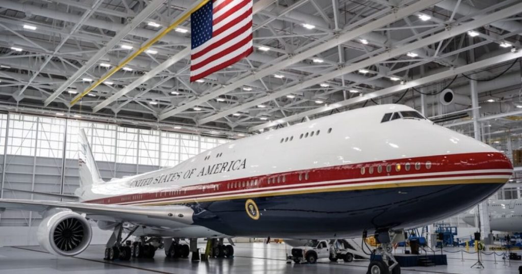 White House Officials Asked to Turn Over Phones in Investigation Into Air Force One Security Leak * The Gateway Pundit * by Jordan Conradson