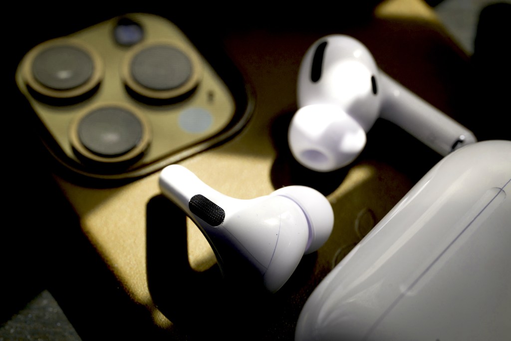 Leaked Video of Apple’s Camera AirPods Sparks Privacy Backlash