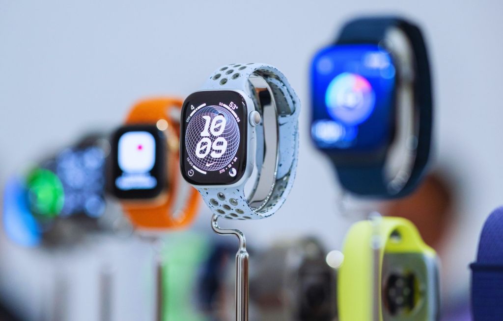Apple Watch Redesign Rumors as Wearables Market Shifts
