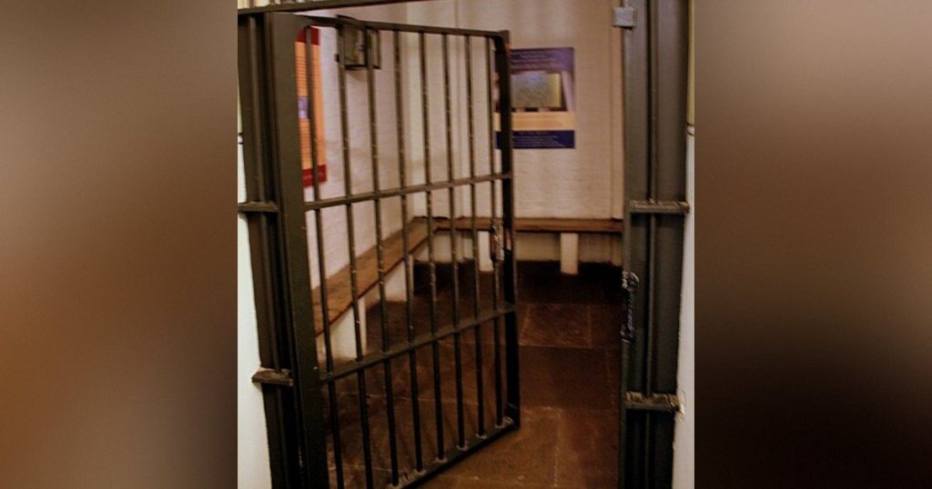 In the UK, 50 Police Chiefs Unite To Pressure PM Burnham and Fight Early Release of Criminals * The Gateway Pundit * by Paul Serran