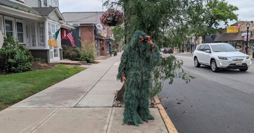New Jersey Cop Dresses Up Like a Shrub and Busts 74 Drivers Violating Cellphone Laws * The Gateway Pundit * by Cassandra MacDonald