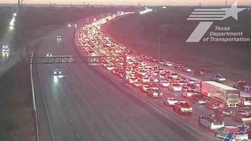 Major Crash Snarls San Antonio Highway With Lane Closures