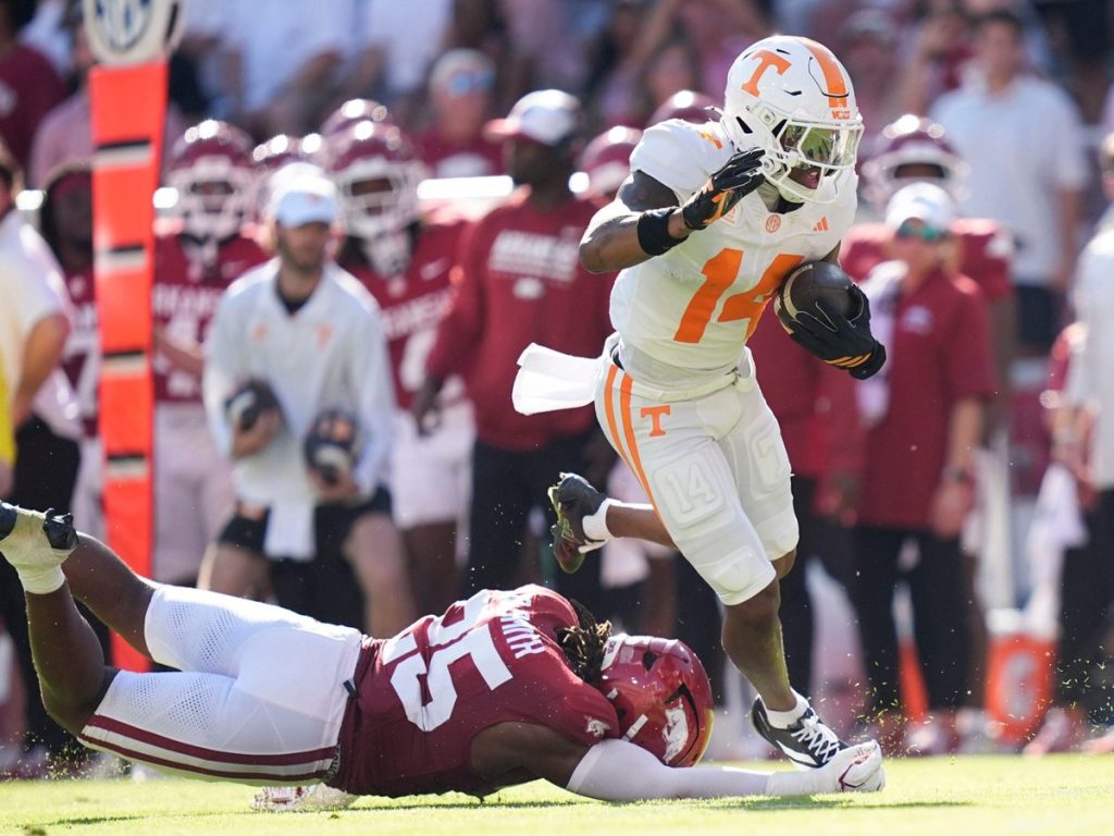 Tennessee Star’s Father Takes Aim at Some Vols Fans After Arkansas Win