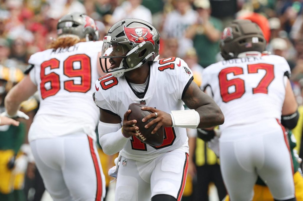 Rookie Daniels Shines But Bucs Fall to Packers